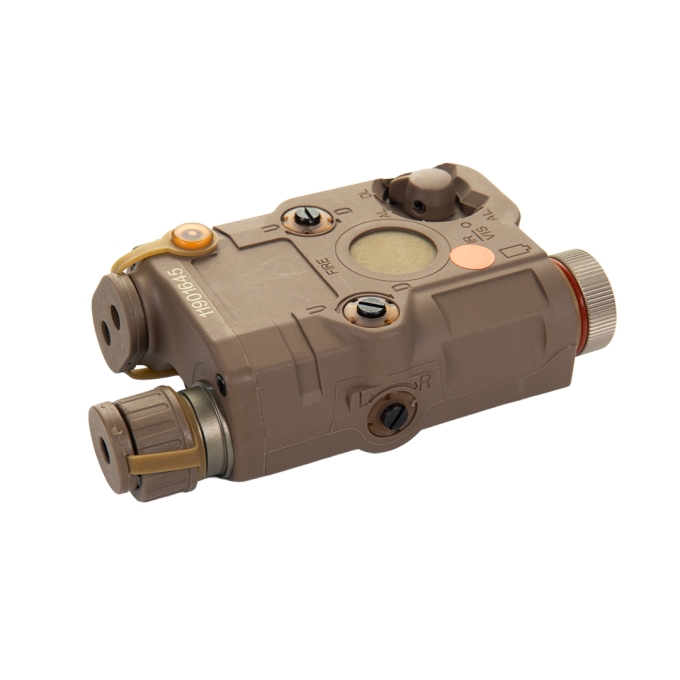 AN/PEQ15 + LED svítilna s IR krytkou + červený laser + IR přísvit - pískový